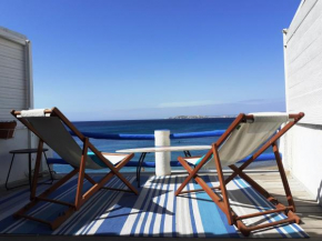 Chouette Cabanon sur la plage vue mer et terrasse privée